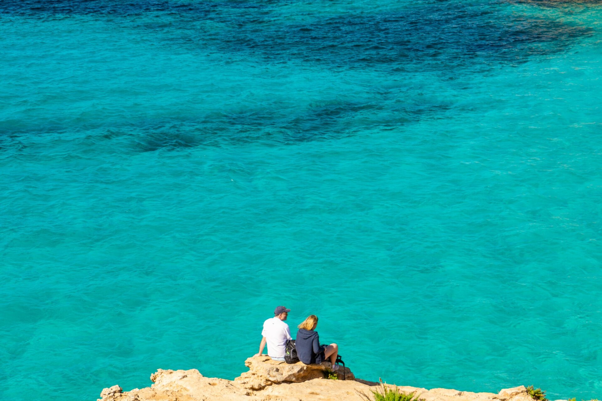 Kristalhelder water in de Blue Lagoon op Comino eiland