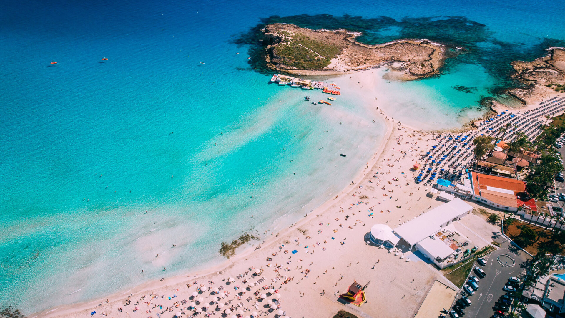 Luchtfoto van Nissie Beach in Ayia Napa