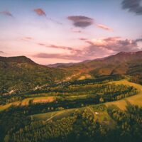 Luchtfoto van bergen in Bulgarije