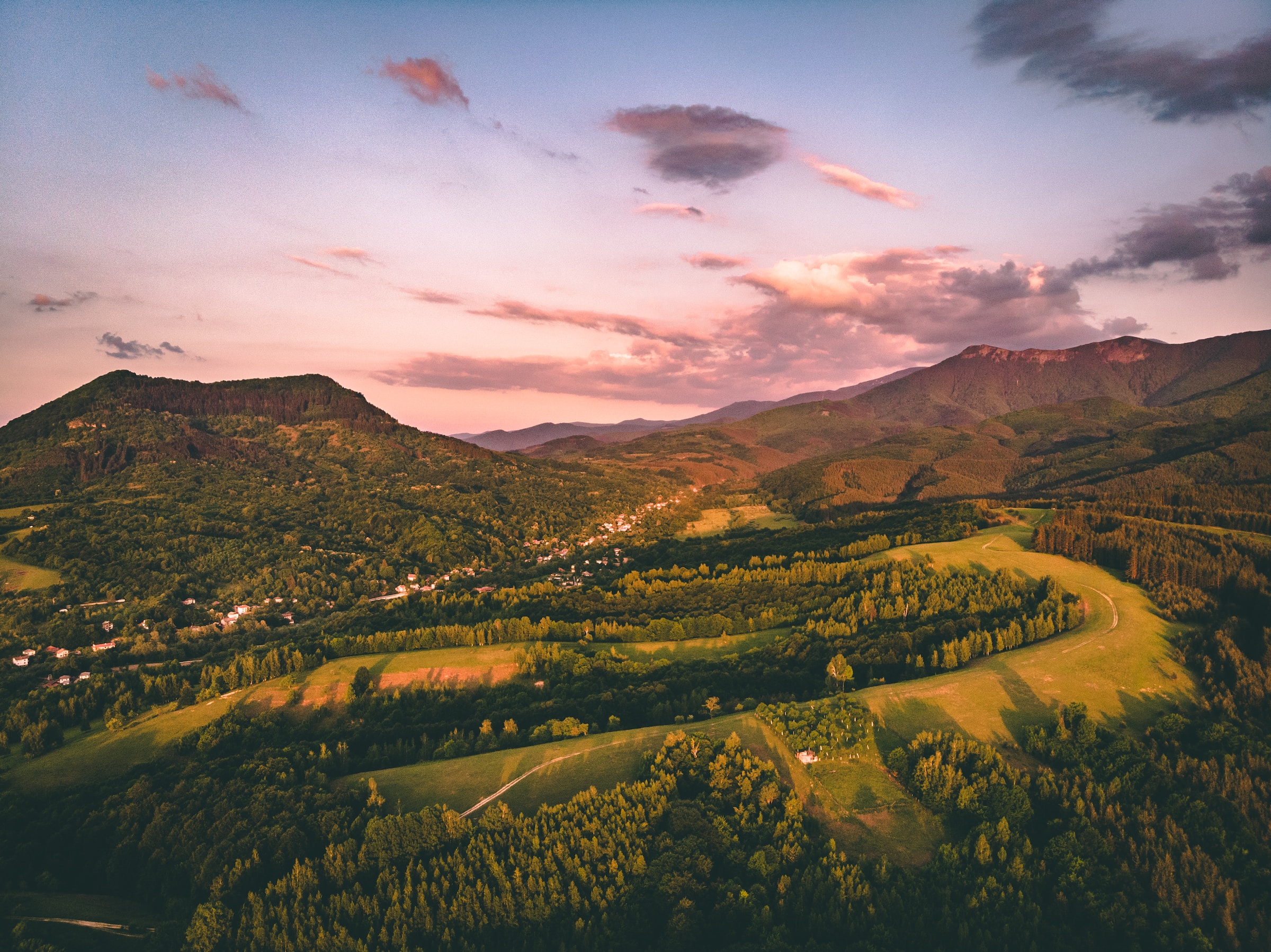 Luchtfoto van bergen in Bulgarije